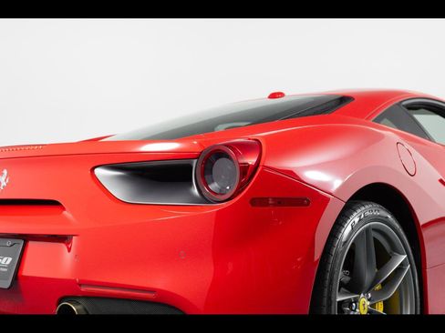 Used 2017 Ferrari 488 GTB RWD image 57
