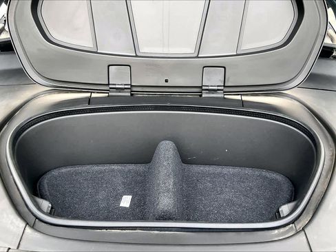 Used 2023 Volvo XC40 Recharge Core image 33