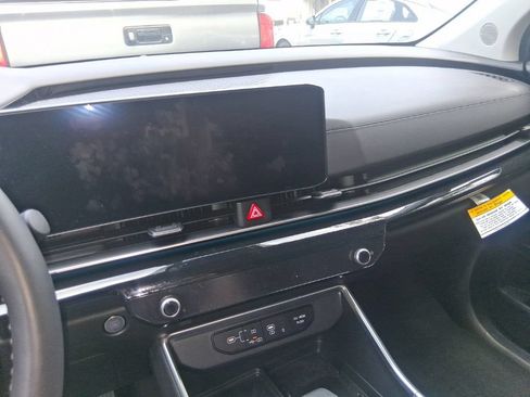 Certified 2025 Kia Carnival SX Prestige FWD image 10