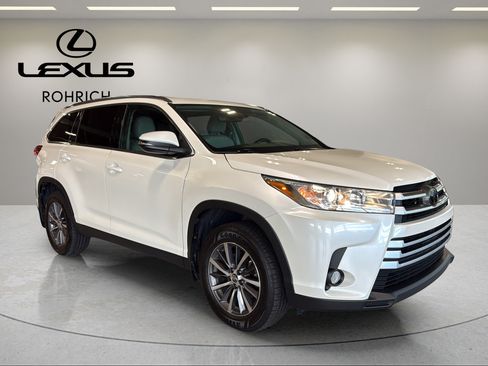 Used 2019 Toyota Highlander XLE AWD/4WD image 4