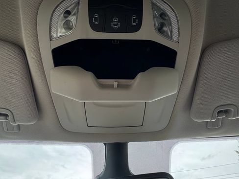 Used 2023 Chrysler Pacifica Touring-L FWD image 22