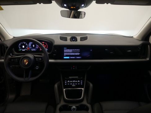 Certified 2024 Porsche Cayenne image 33
