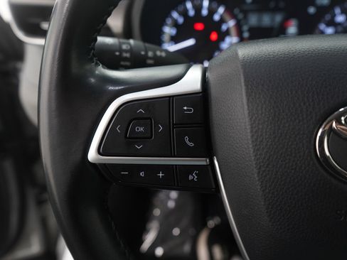 Used 2023 Toyota Highlander LE image 28