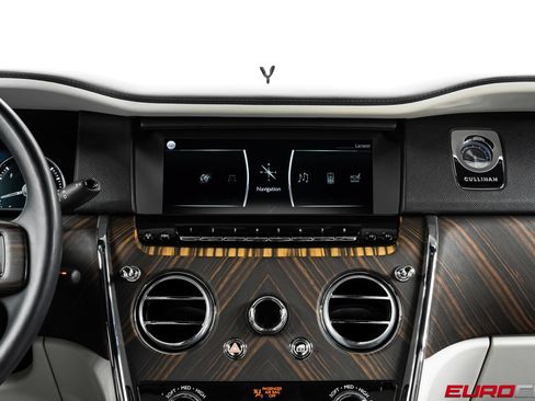 Used 2022 Rolls-Royce Cullinan w/ Cullinan Package AWD/4WD image 30