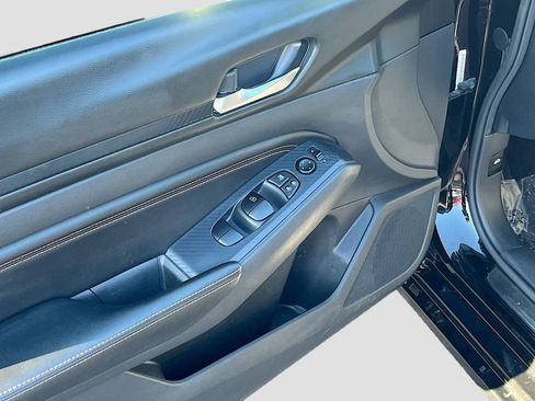 Used 2019 Nissan Altima 2.5 SR w/ SR Premium Package image 17