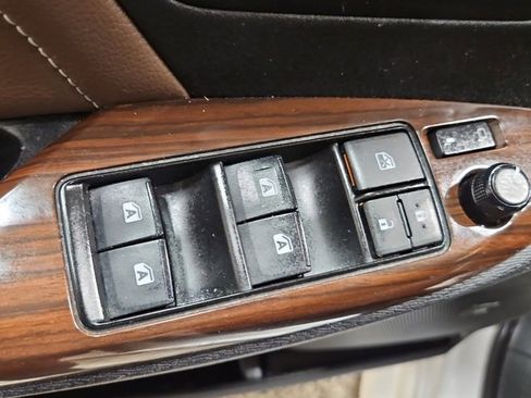 Used 2019 Toyota Sienna Limited image 11