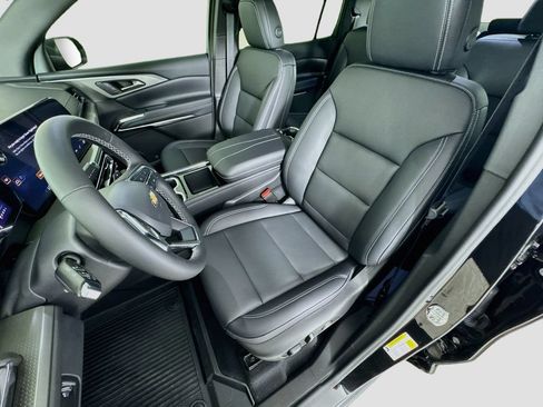 New 2027 Chevrolet Traverse LT w/ Sun and Wheel Package FWD image 11