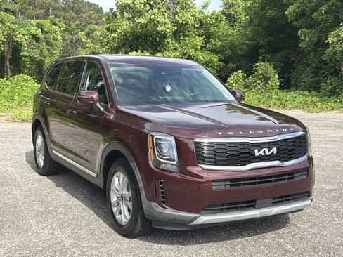 Used 2022 Kia Telluride LX FWD image 1