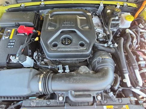 Used 2024 Jeep Wrangler Unlimited Sahara AWD/4WD image 19