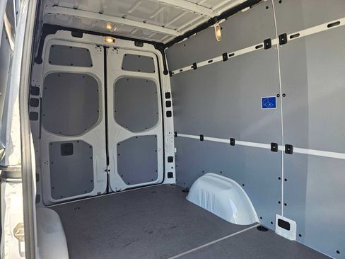 Used 2025 Mercedes-Benz Sprinter 2500 image 14