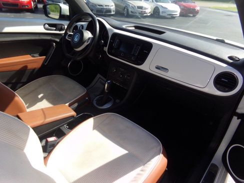 Used 2015 Volkswagen Beetle 1.8T Classic image 15