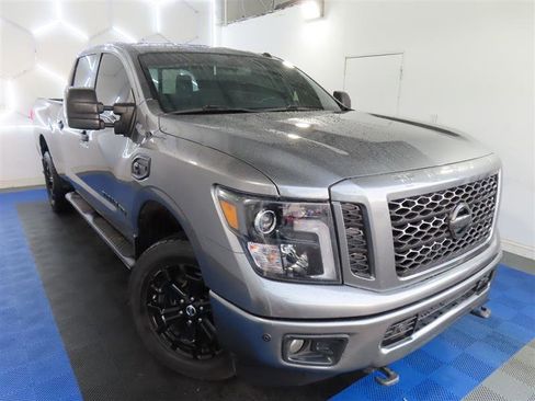 Used 2019 Nissan Titan SV w/ SV Convenience Package AWD/4WD image 5
