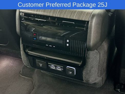 Used 2024 Jeep Wagoneer L Series II w/ Flexible Seating Group AWD/4WD image 18