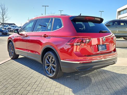 Certified 2023 Volkswagen Tiguan SE w/ Panoramic Sunroof Package image 2