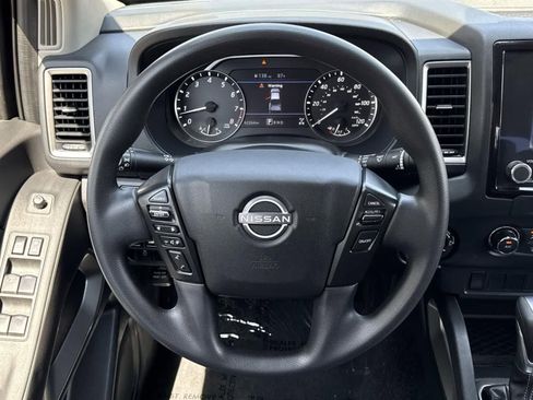 Used 2022 Nissan Frontier SV image 9