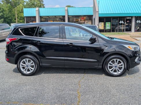 Used 2017 Ford Escape SE FWD image 8