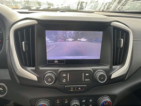 Used 2023 GMC Terrain SLT image 31