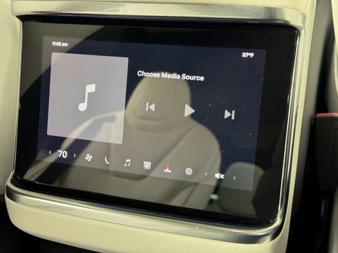 Used 2022 Tesla Model X image 38