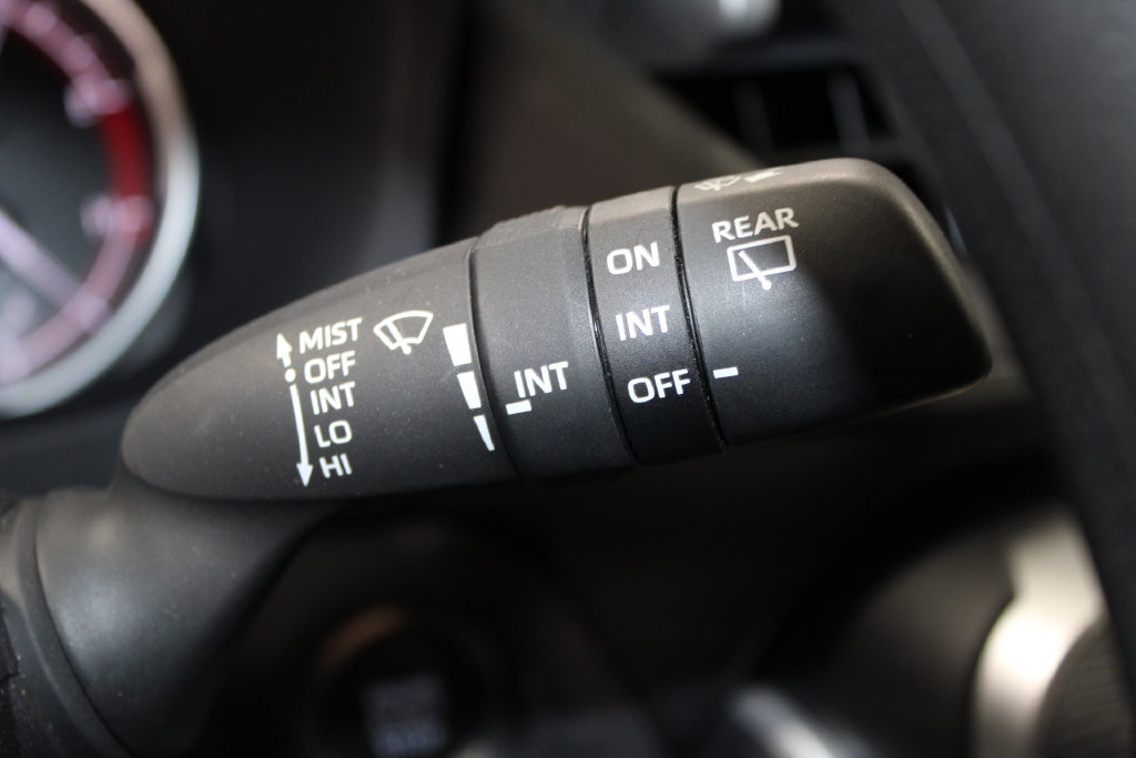 Used 2025 Toyota RAV4 XLE AWD/4WD image 36