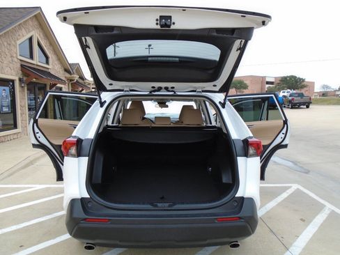 Used 2021 Toyota RAV4 XLE image 23