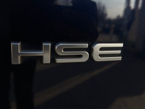 Used 2016 Land Rover Range Rover HSE image 38