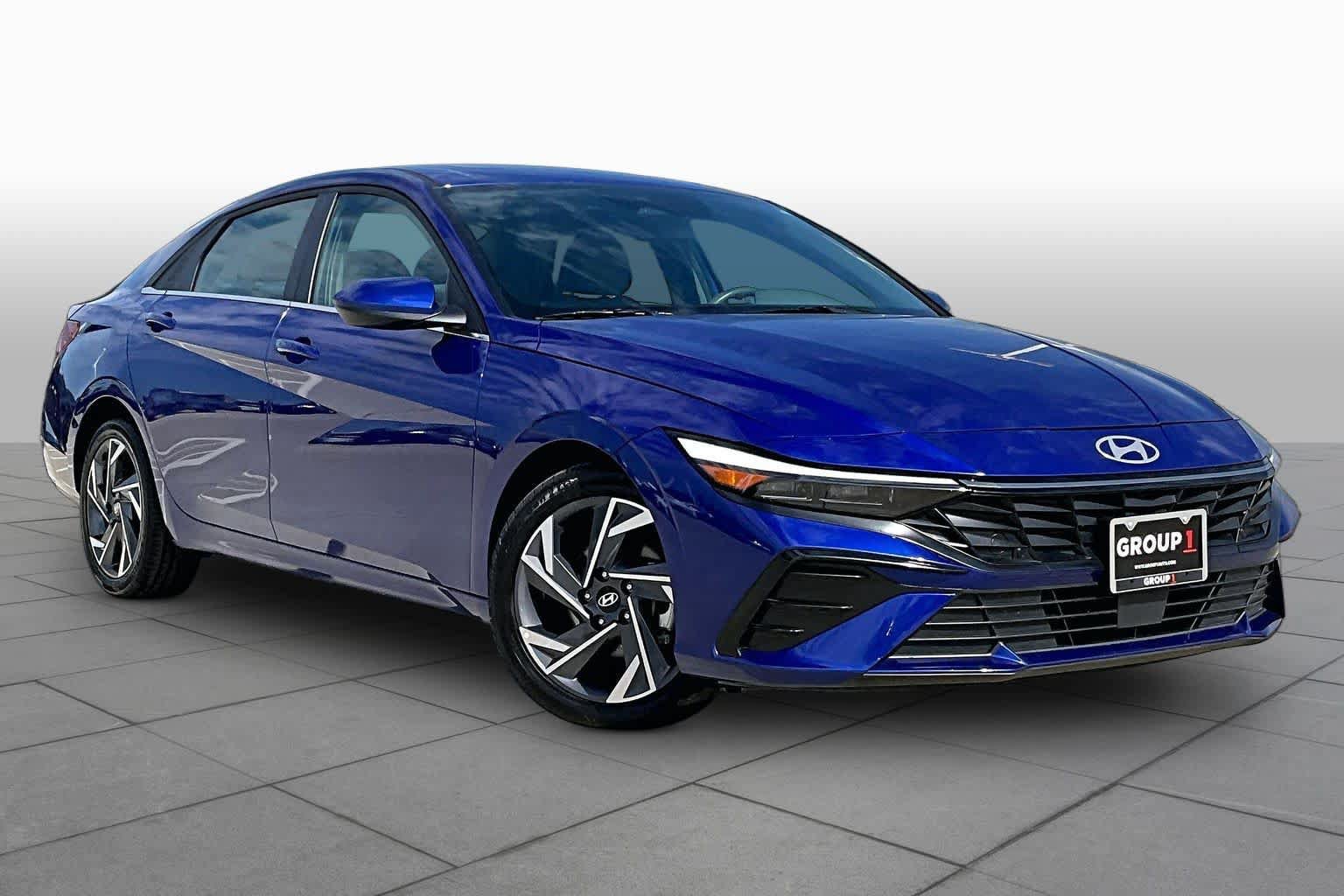 Used 2025 Hyundai Elantra SEL FWD image 3