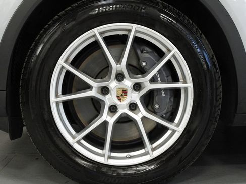 Certified 2025 Porsche Cayenne AWD/4WD image 9