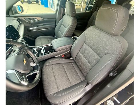 Used 2025 Chevrolet Traverse LT w/ Driver Confidence Package image 12