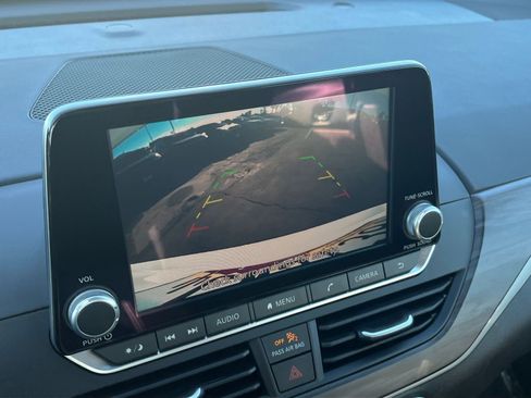 Used 2025 Nissan Altima 2.5 SV image 17