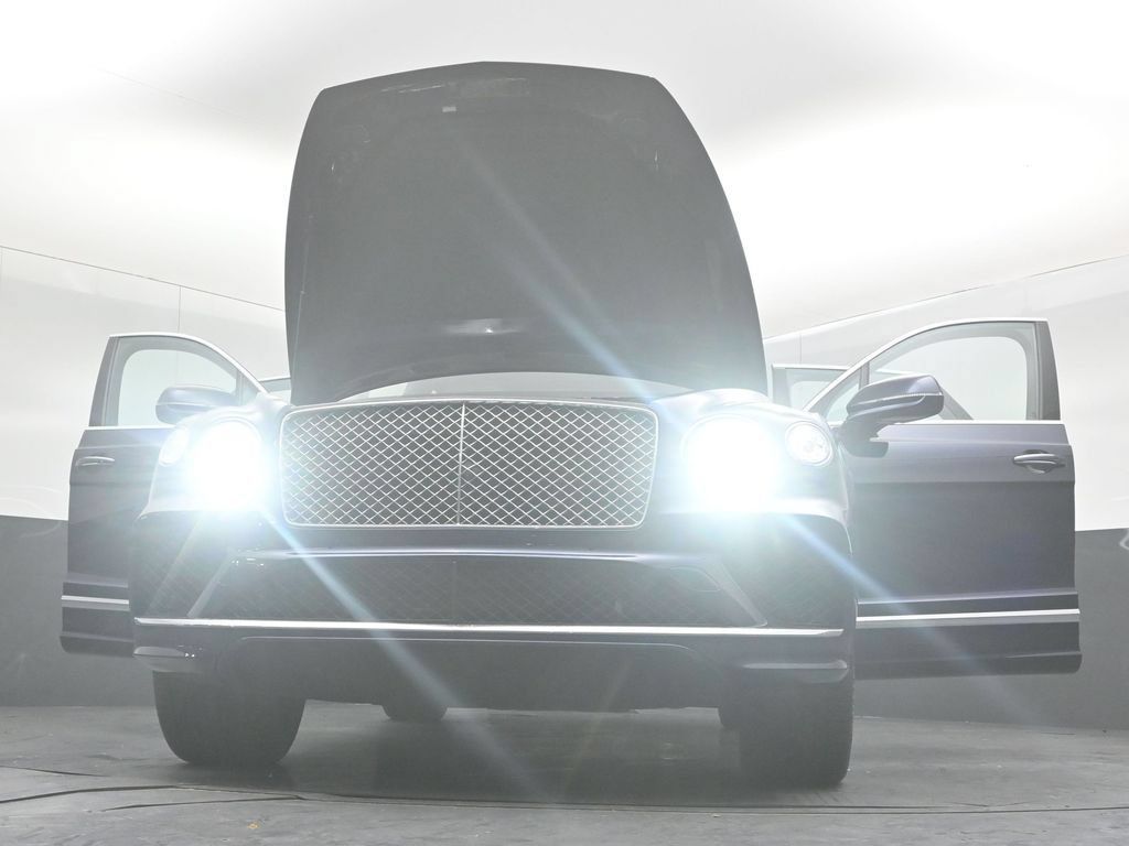 Used 2021 Bentley Bentayga AWD/4WD image 52