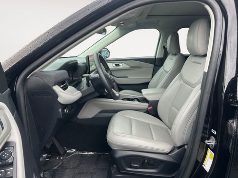 Used 2025 Ford Explorer Active w/ Active Comfort Package image 13