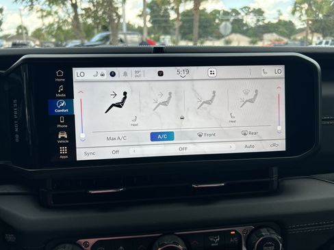 New 2025 Jeep Gladiator Sport image 42