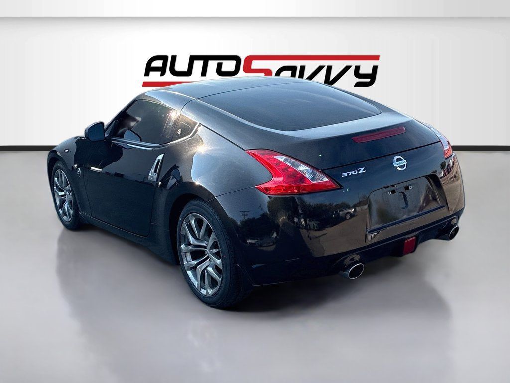 Used 2014 Nissan 370Z Coupe RWD image 5