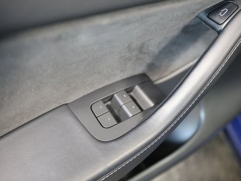 Used 2022 Tesla Model Y Long Range image 21