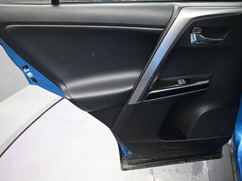 Used 2018 Toyota RAV4 Limited AWD/4WD image 18