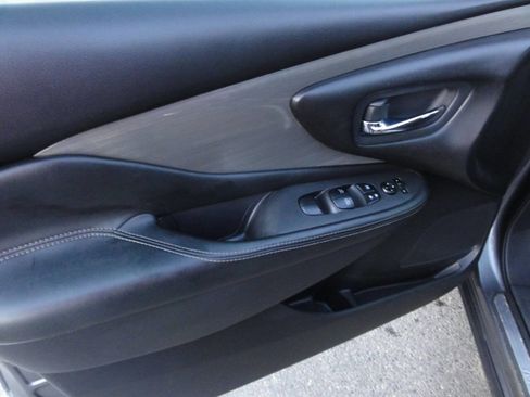 Used 2017 Nissan Murano SV image 23