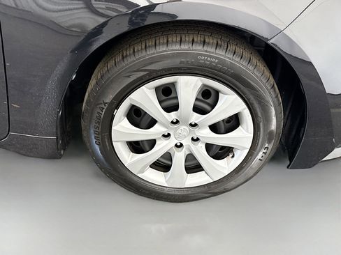 Used 2020 Toyota Corolla LE image 31