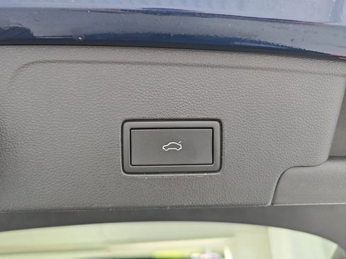 Used 2023 Volkswagen Atlas Cross Sport SE image 13