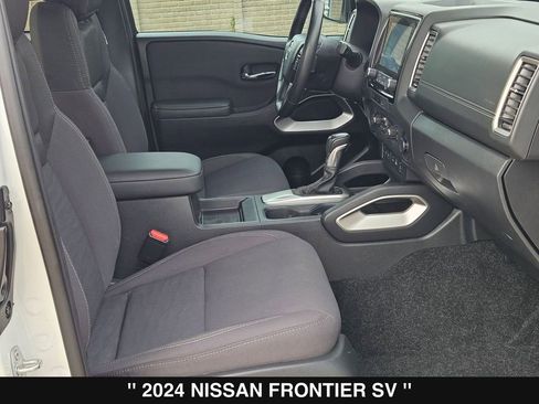 Used 2024 Nissan Frontier SV w/ SV Convenience Package RWD image 31