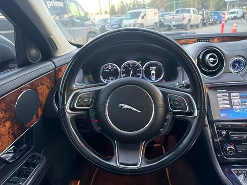 Used 2011 Jaguar XJ image 19