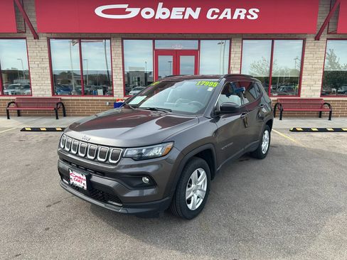 Used 2022 Jeep Compass Latitude w/ Convenience Group AWD/4WD image 1