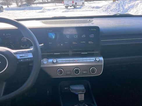 Certified 2025 Hyundai Kona SE image 7