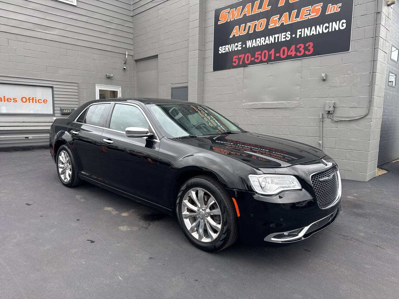 Used 2017 Chrysler 300 C w/ Safetytec Plus Group AWD/4WD image 1