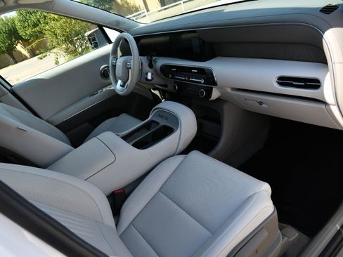 Used 2026 Hyundai Palisade SEL FWD image 34