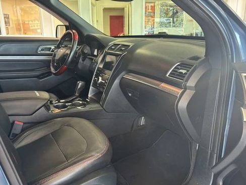 Used 2018 Ford Explorer Sport w/ Equipment Group 401A image 14