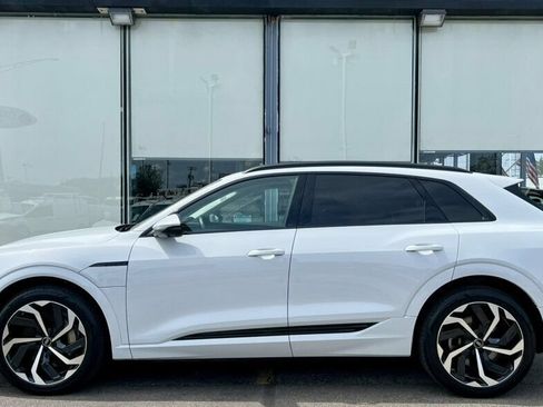 Used 2024 Audi Q8 e-tron Premium Plus w/ Premium Plus Package AWD/4WD image 34