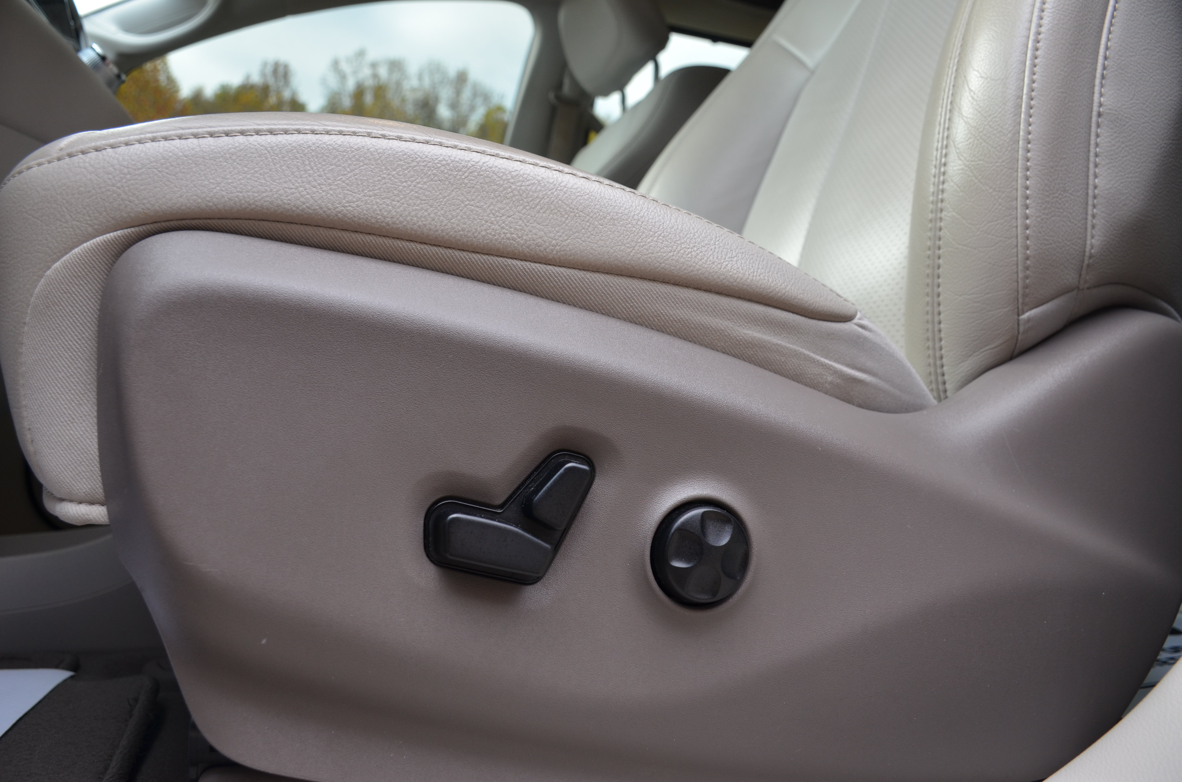 Used 2020 Chrysler Pacifica Touring-L Plus FWD image 24