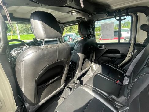 Used 2020 Jeep Gladiator Overland AWD/4WD image 37