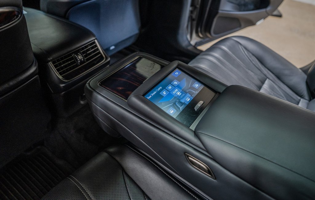 Used 2018 Lexus LS 500 w/ Luxury Package RWD image 30