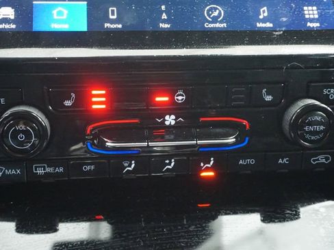 Used 2023 Jeep Grand Cherokee L Limited w/ Black Appearance Package image 32